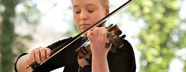 Jugendliche Violinistin